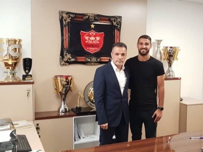 نوراللهی دو سال دیگر قراردادش را با پرسپولیس تمدید کرد